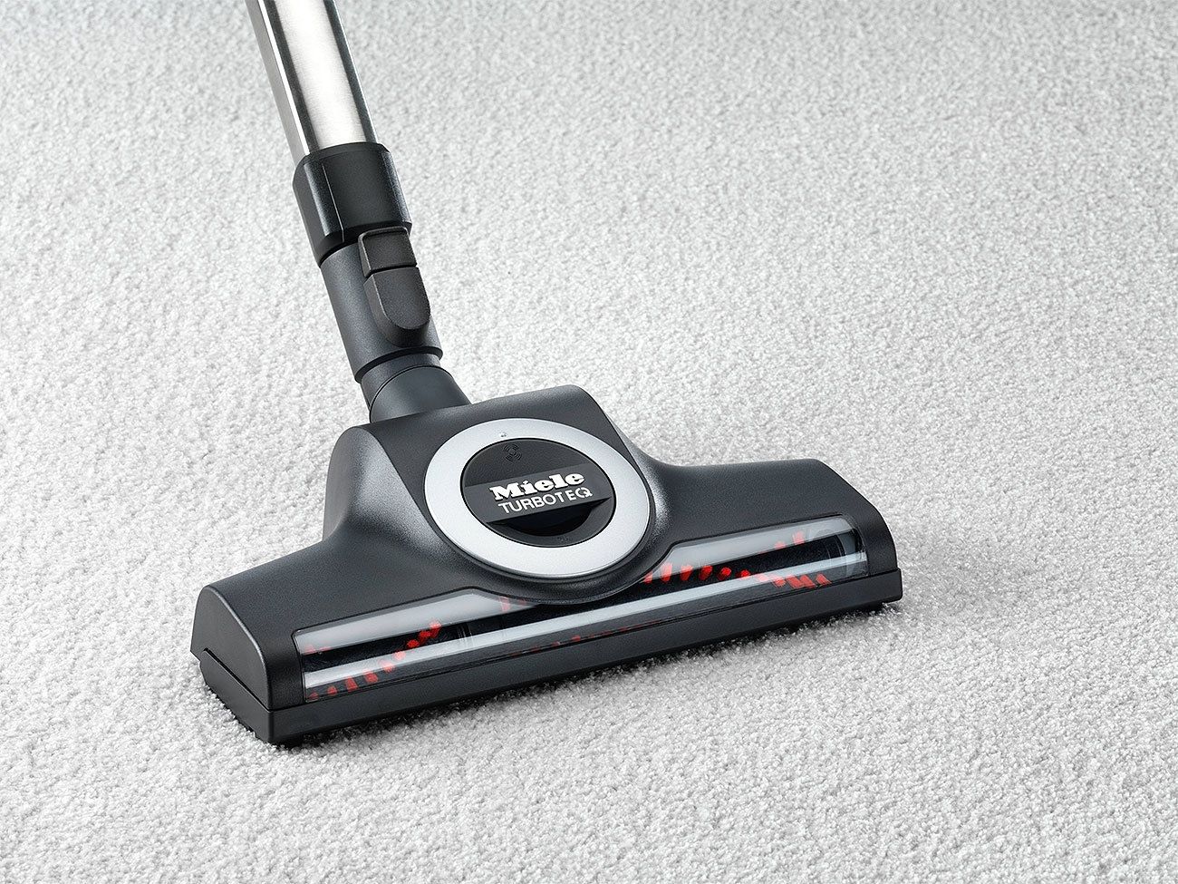 Miele Compact C1 Turbo Team PowerLine - SCAE0 - 10850080 – turbo floor brush on carpet